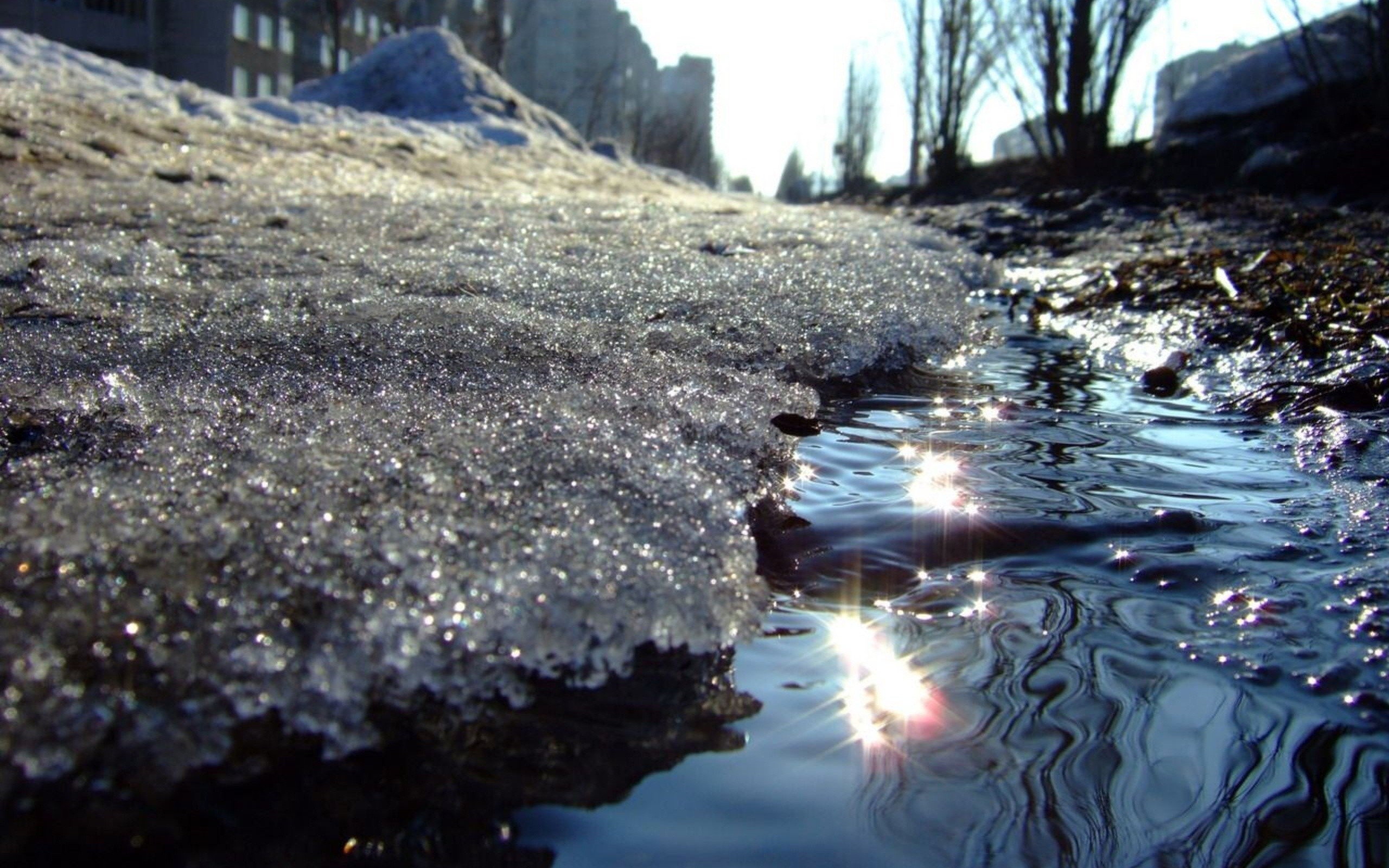 Вода путь найдет.